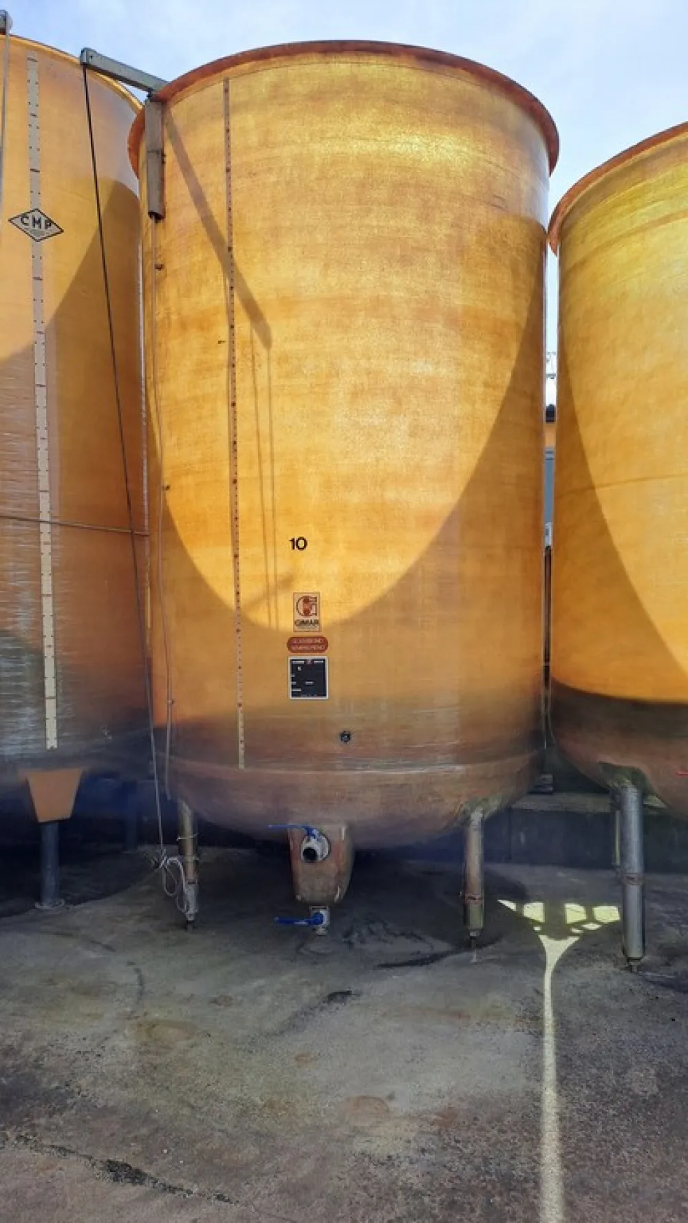 FIBERGLASS TANK , VARIABLE CAPACITY TANK GIMAR, CAPACITY HL 100 ABOUT, ROUNDED BOTTOM, SECOND-HAND EQUIPMENT