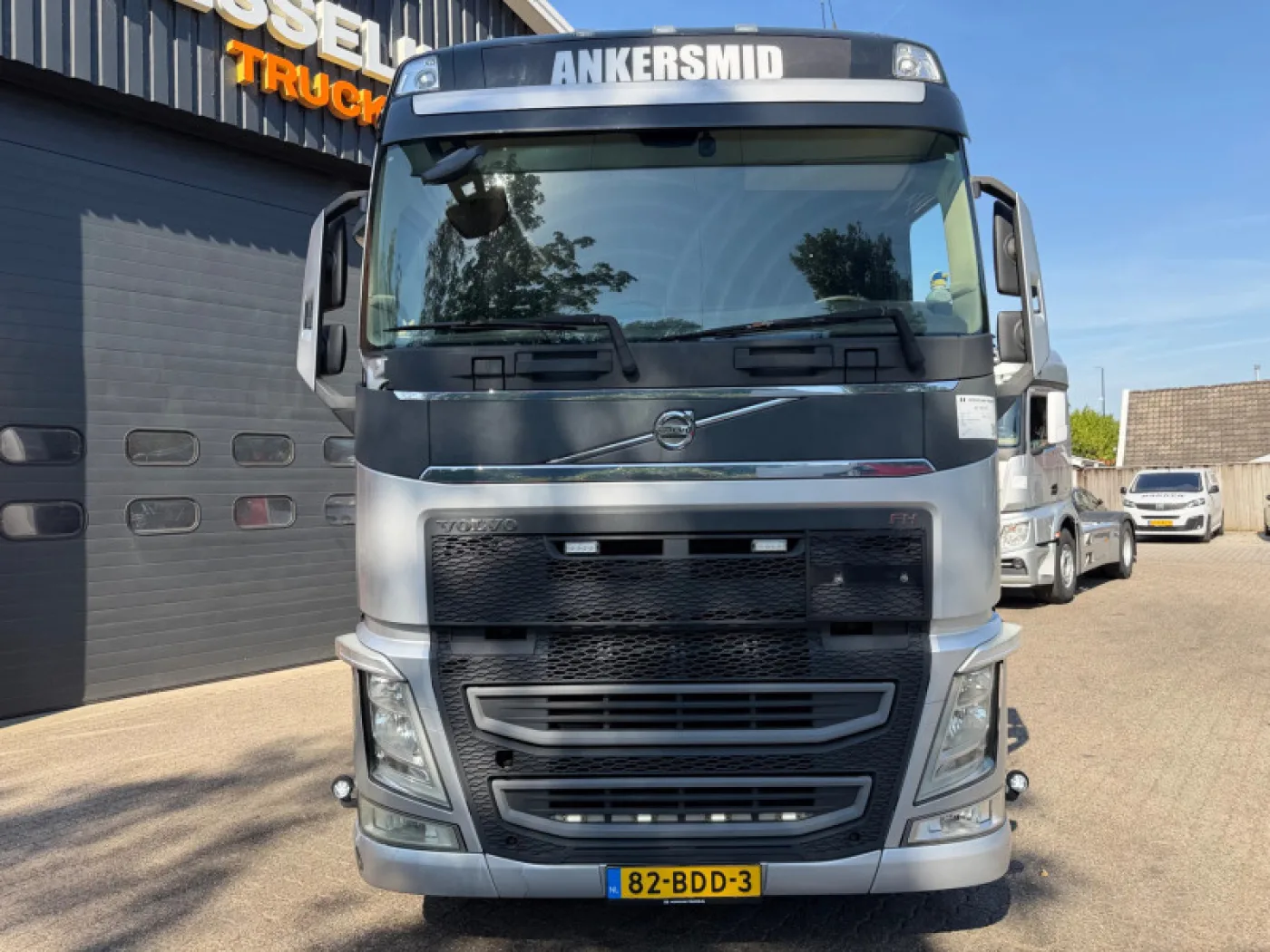 Volvo FH 420 4X2 Globetrotter Hydraulic NL Truck - 5
