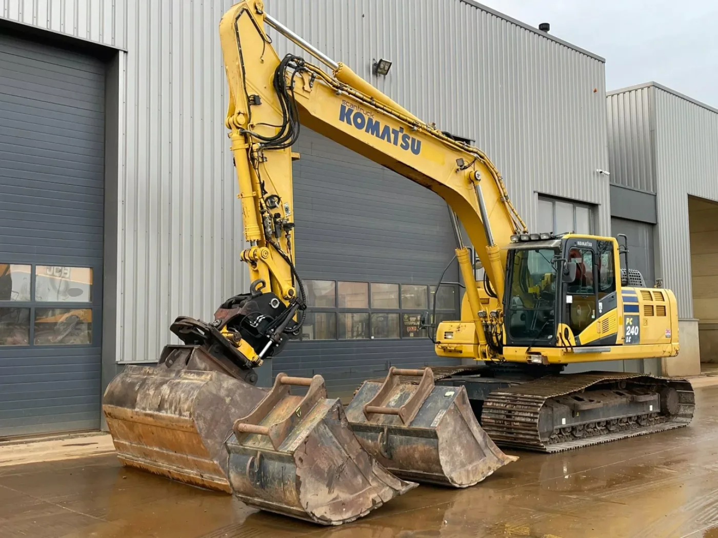 Komatsu PC240LC-10 Engcon and 3 x bucket - 2
