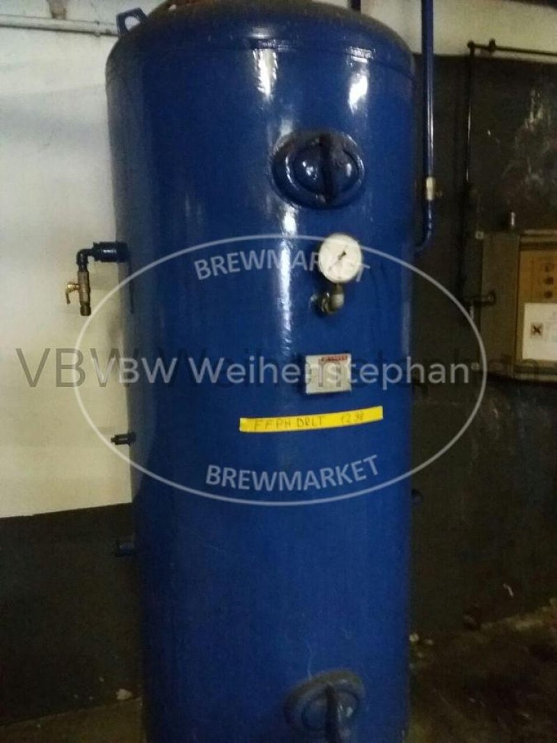 Compressed air tank
