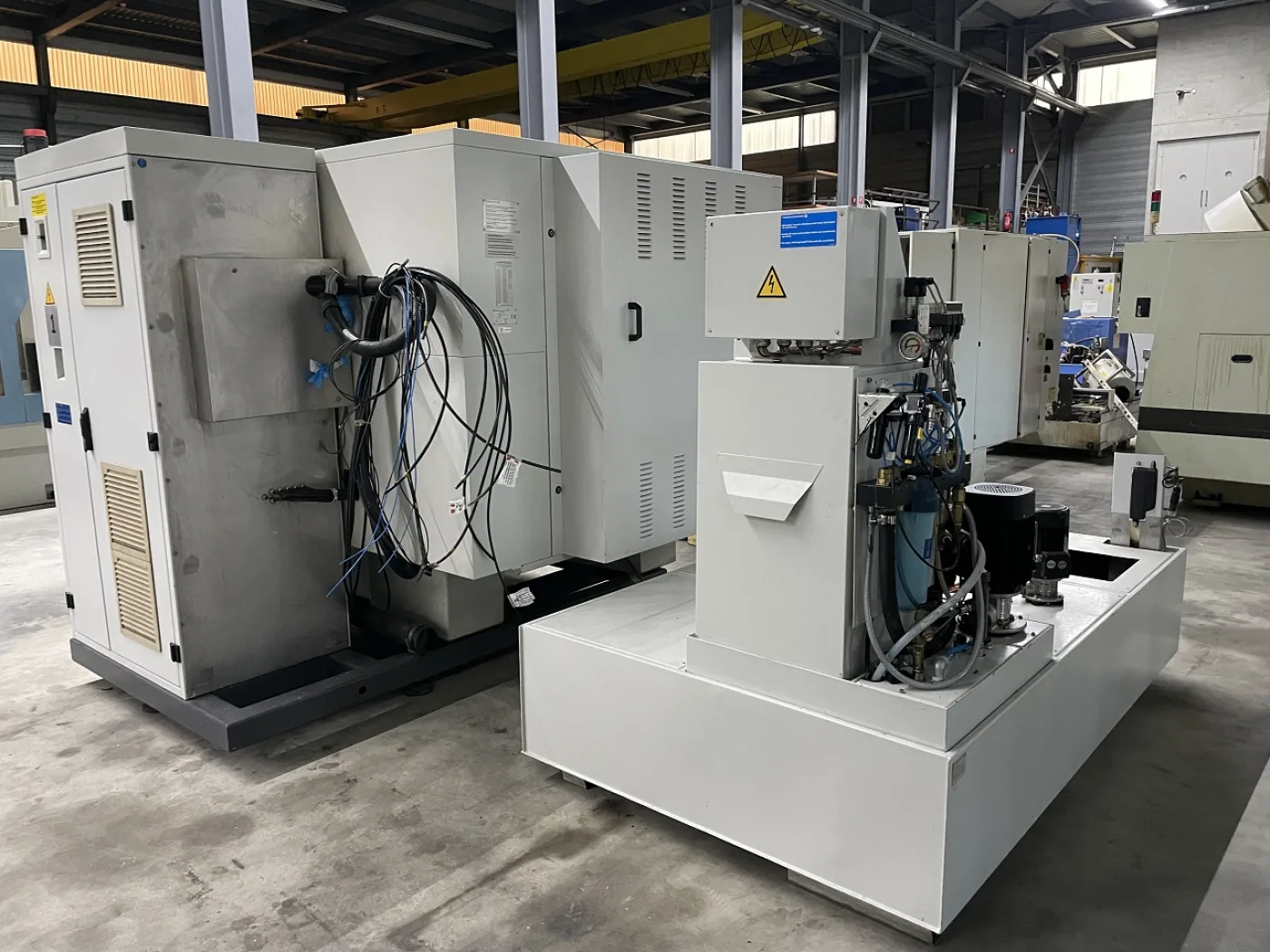 MACHINE A ETINCELER A FIL”CHARMILLES” ROBOFIL 440 - 8