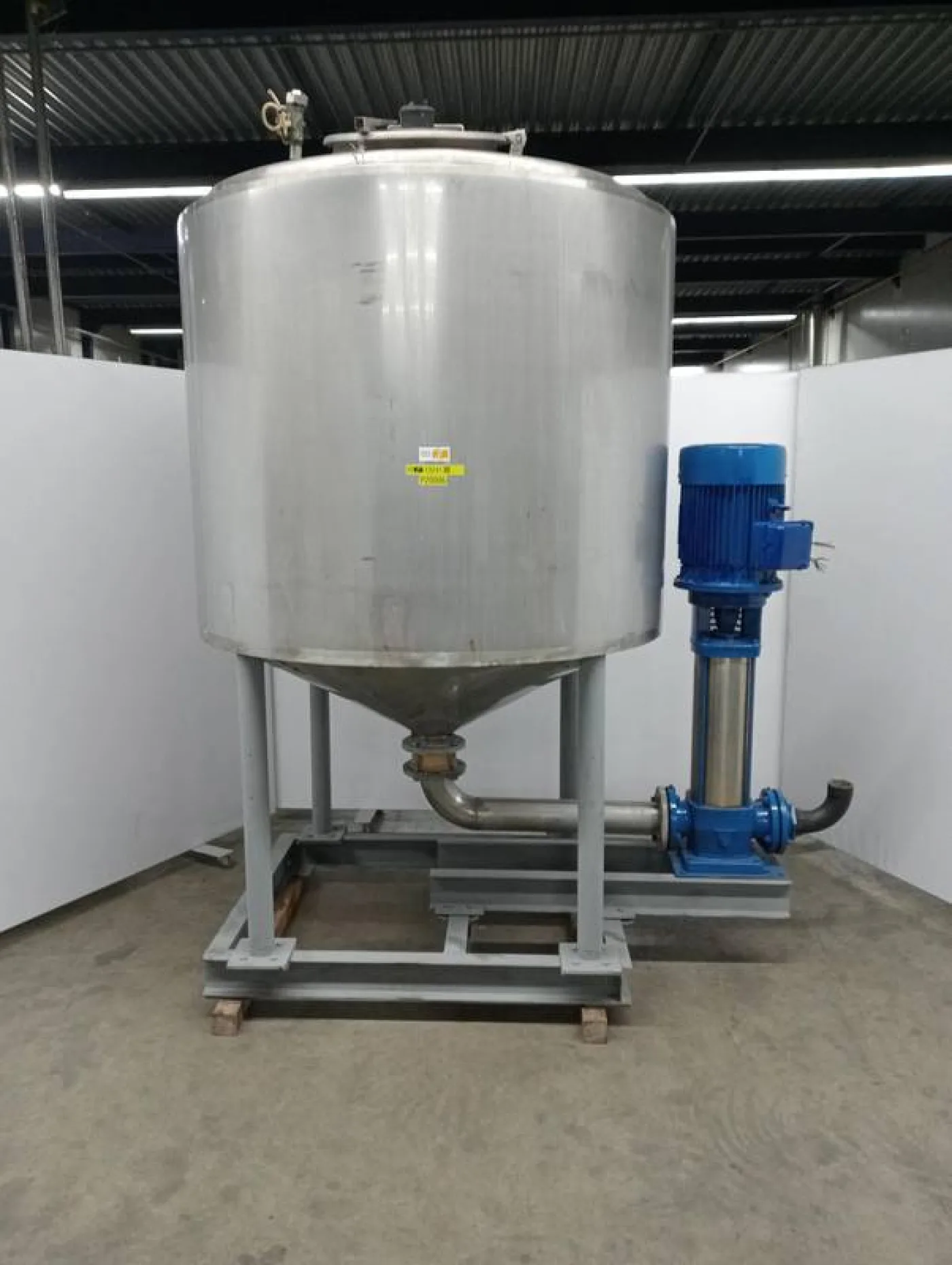 Insulated tank with centrifugal pump - 3