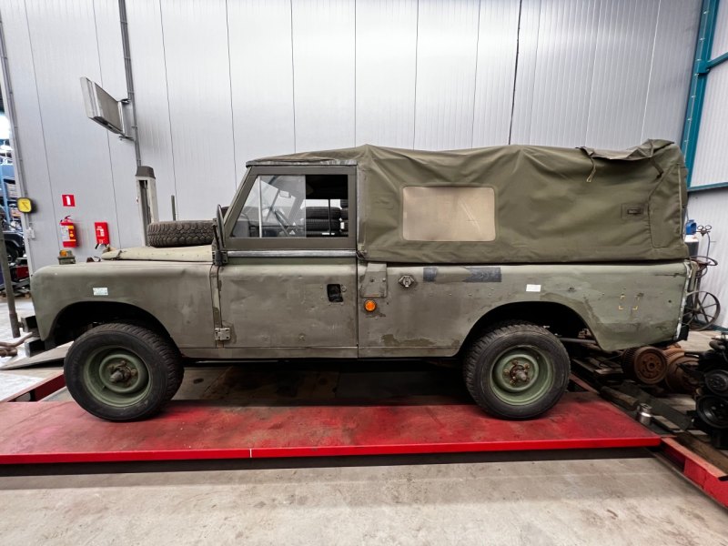 Land Rover 109 - 1980 Diesel Softtop LH