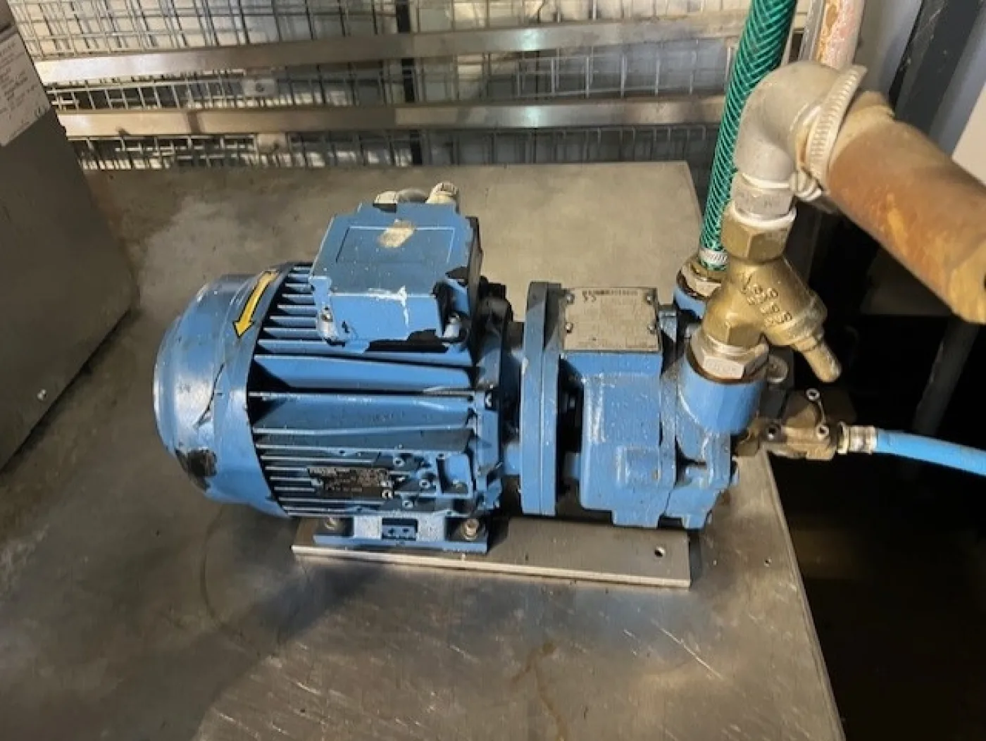 LEMA 25 Vacuum Pump - 1