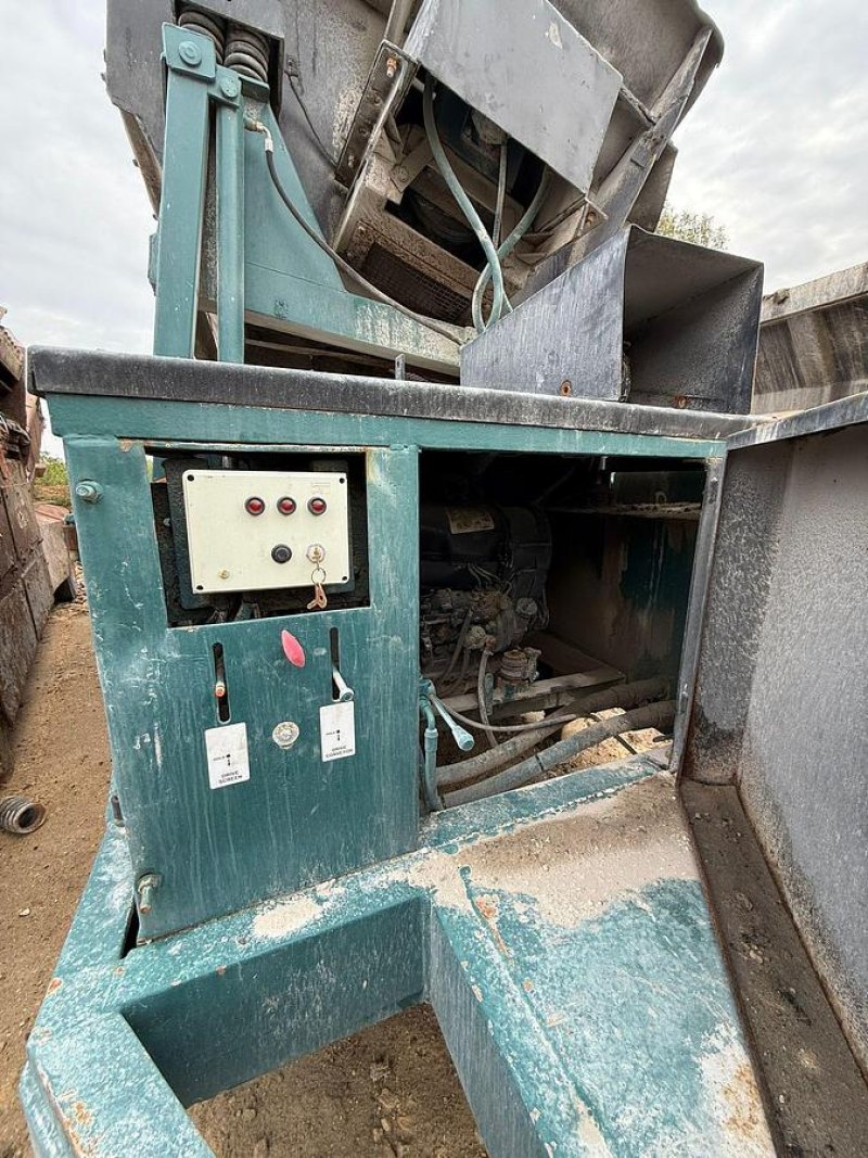 2004 Powerscreen Powergrid 800 Screening Plant