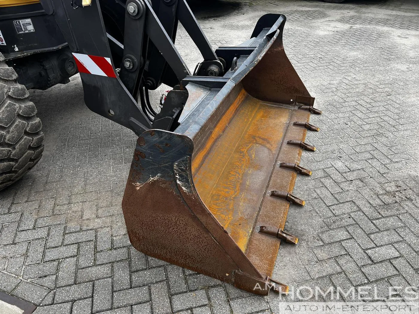 Mecalac BUCKET WITH TEETH 1,5m3 - 3