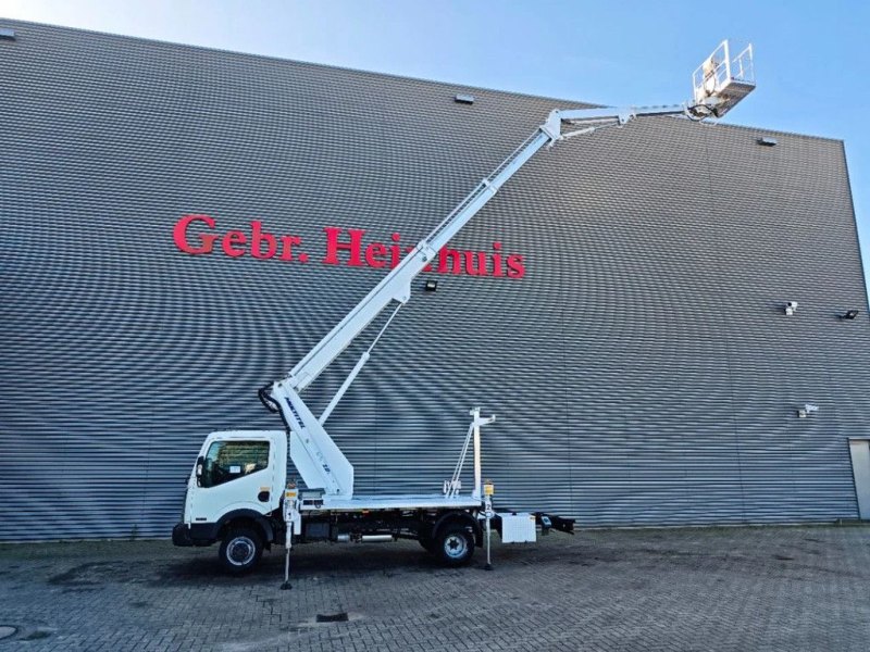 Nissan Cabstar 35.12 NT400 Multitel MJ201