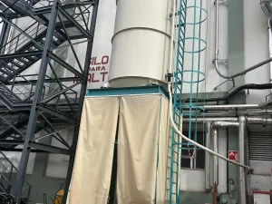 STEEL SILO 17,000 LITERS ON STRUCTURE WITH LOAD CELLS