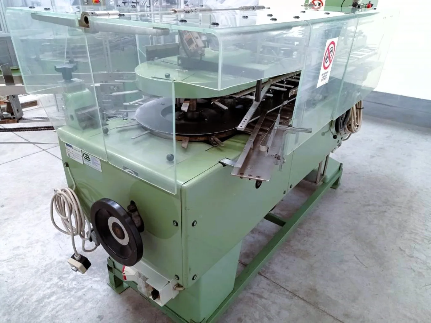 ASTUCCIATRICE VERTICALE – CAM – MOD. AV78 - 8
