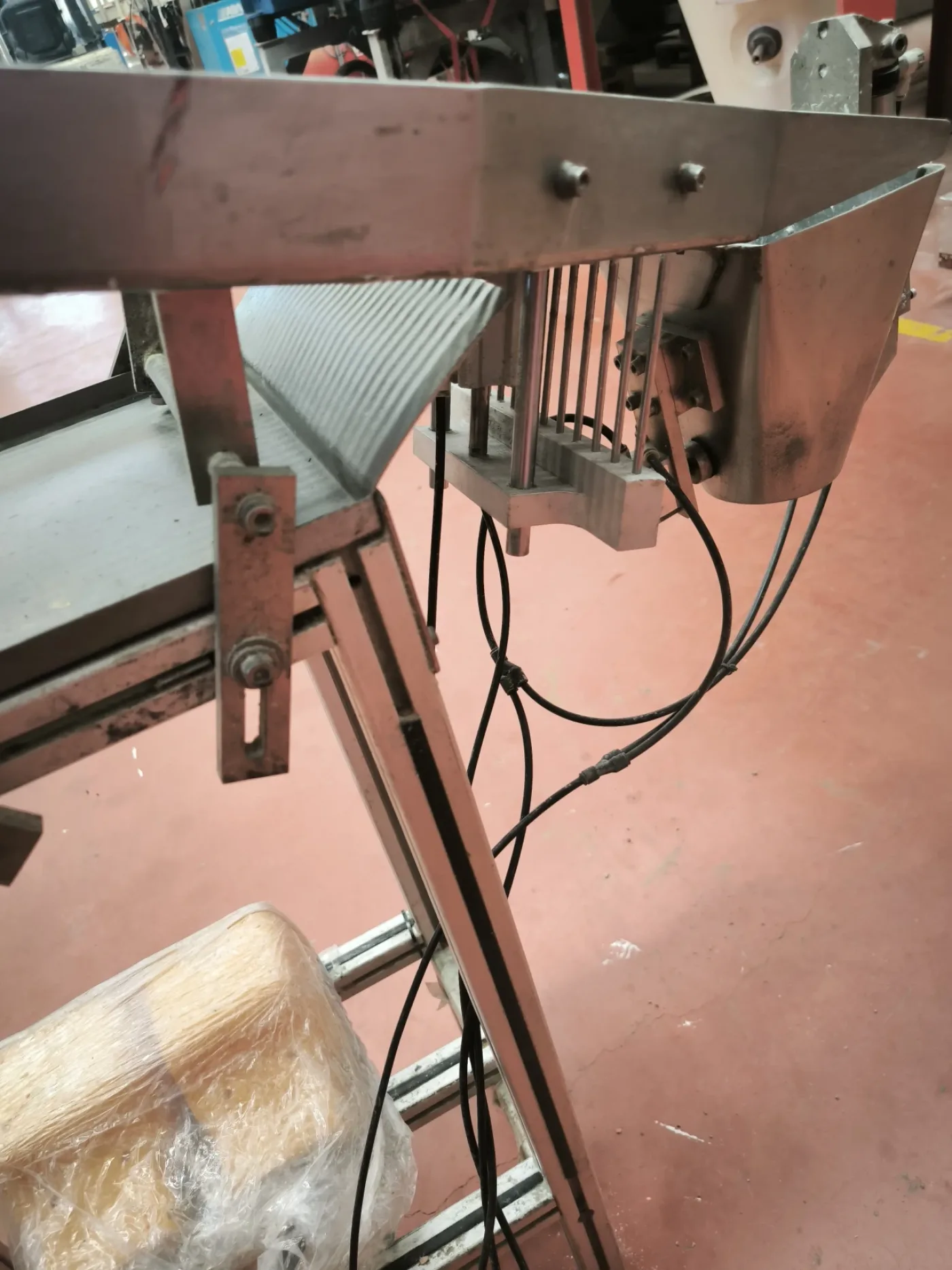 USED SOLID DOSING STATION WITH SCREEN - 5