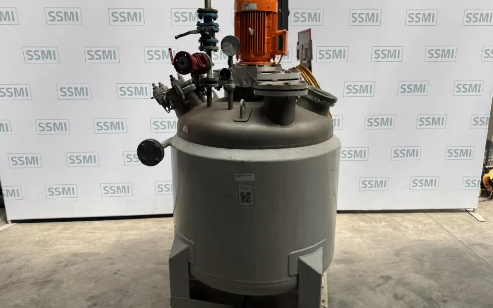 Mobile mixing tank