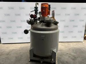 Mobile mixing tank