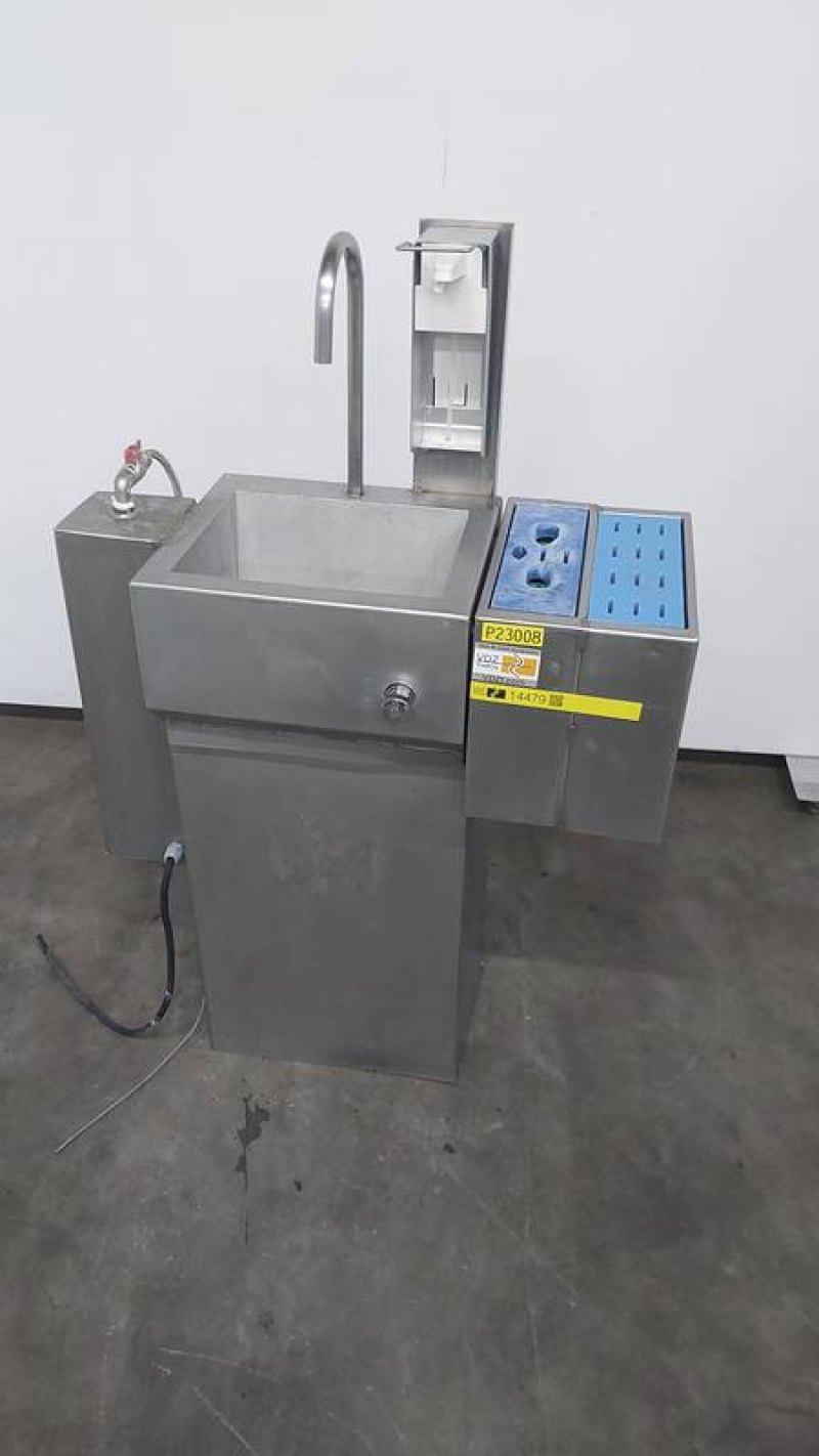 Wash basin with sterilisator and boiler