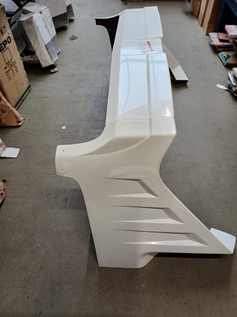 Lund Racerback Chevrolet/GMC cab fairings