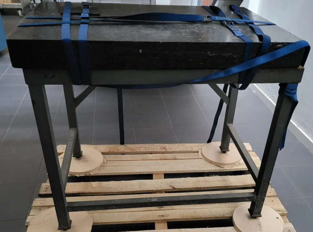2319-Used laboratory weighing table, granite top