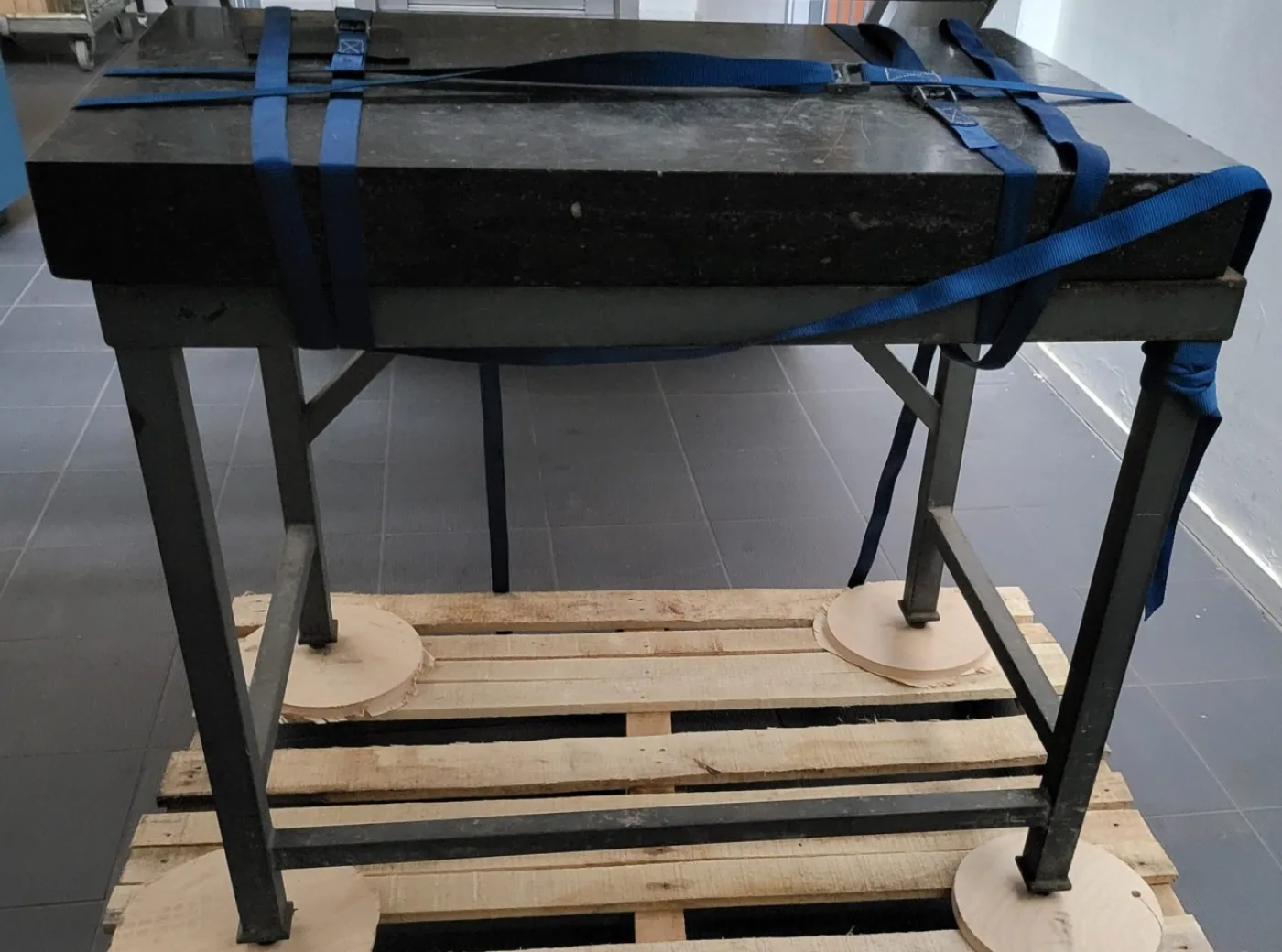 2319-Used laboratory weighing table, granite top - 1