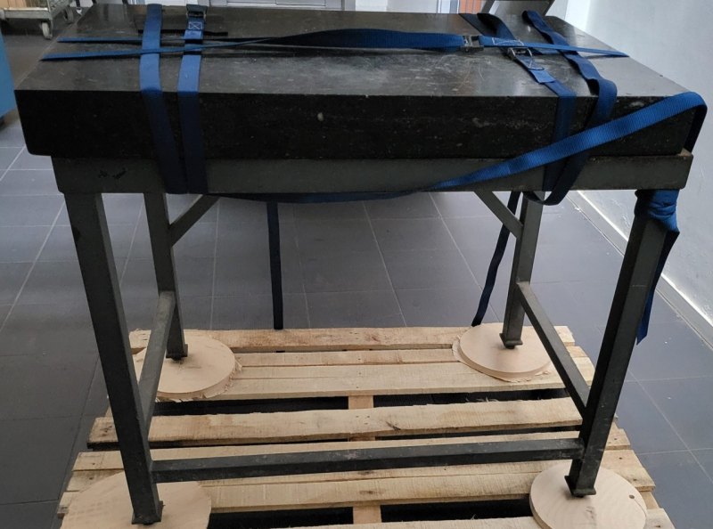 2319-Used laboratory weighing table, granite top