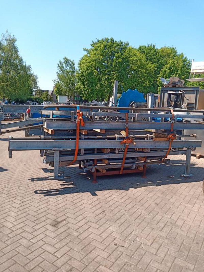 Slaughtering conveyor