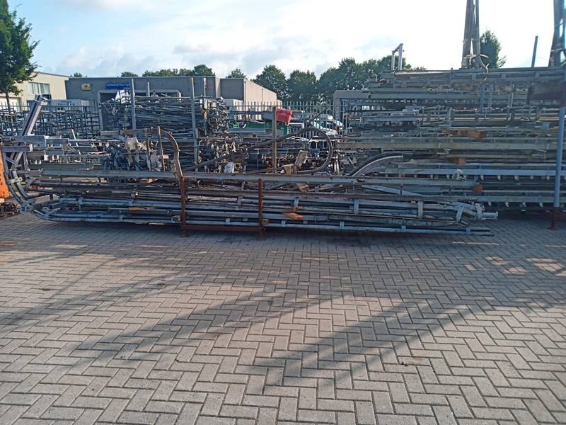 Conveyor line empty hooks/gambrels