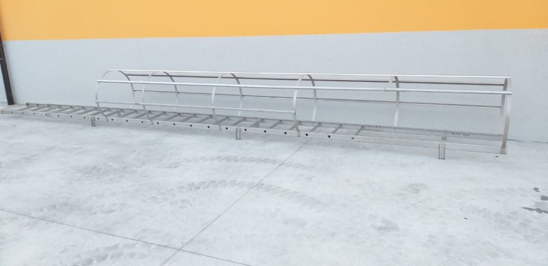 VERTICAL LADDER IN STAINLESS STEEL TO BE FIXED TO THE WALL, SECOND-HAND EQUIPMENT