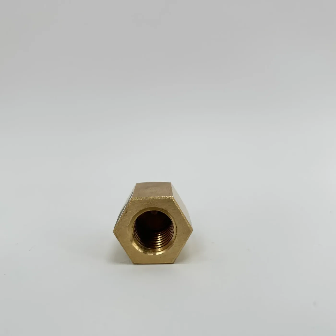 Tapón hexagonal de latón. Rosca 5/8″ - 3