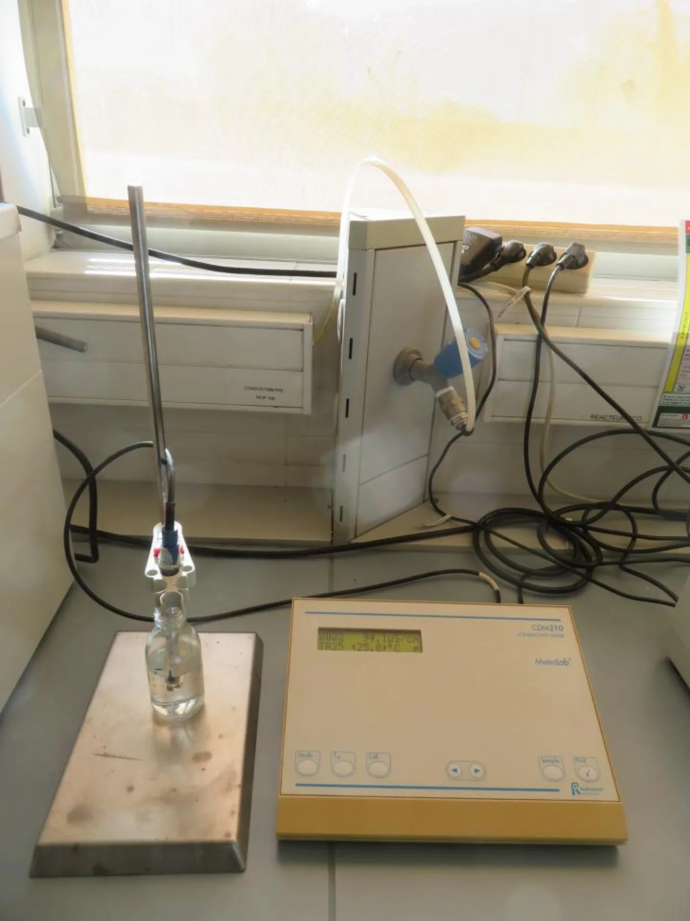 MeterLab MeterLab CDM210 Conductivity Meter With Retort Stand- R and D - 3