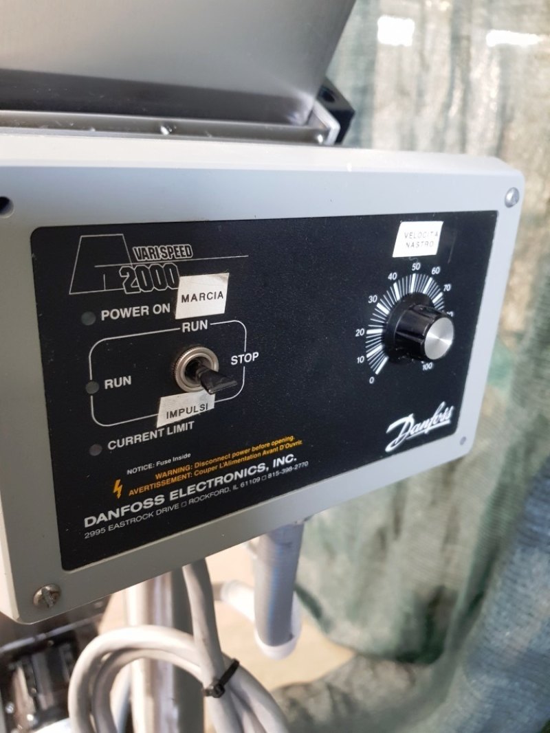 NASTRO ALIMENTATORE ELEVATORE CON VARIATORE DI VELOCITÀ
