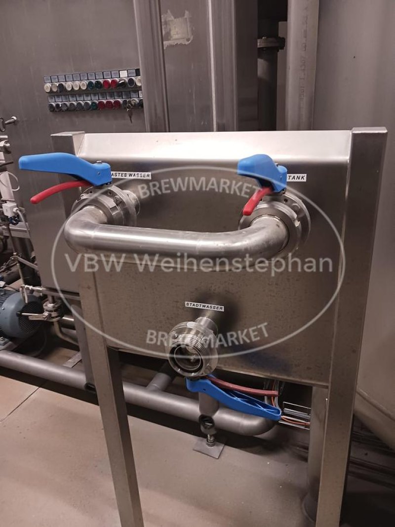 Water degassing plant