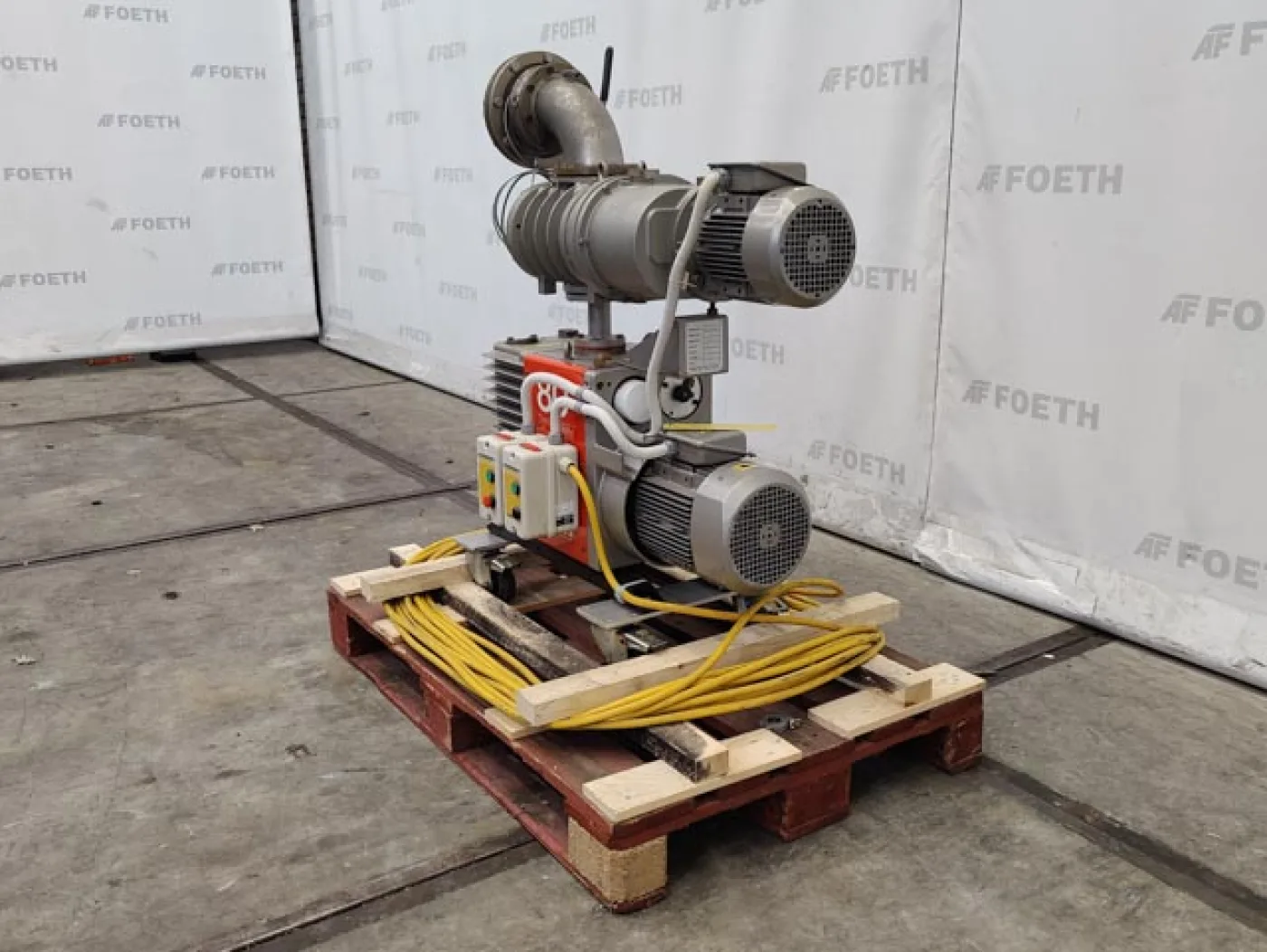 Edwards E2M 80 with mechanical booster EH 500A (oil sealed) - Vacuum pump - 2