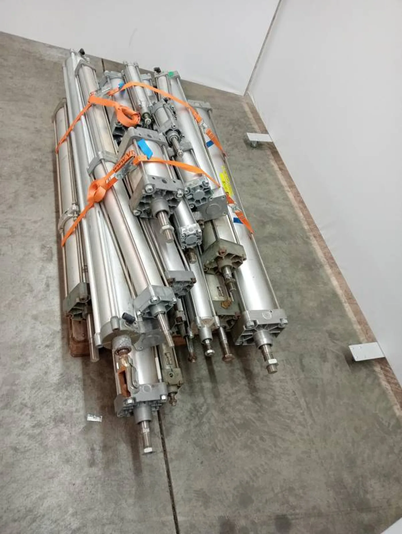 Air cylinders - 4
