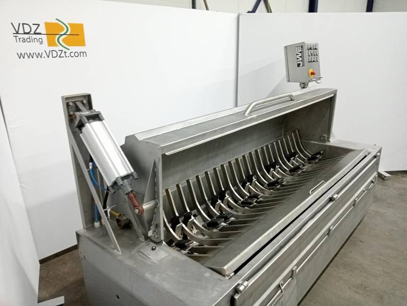 Scalding dehairing machine