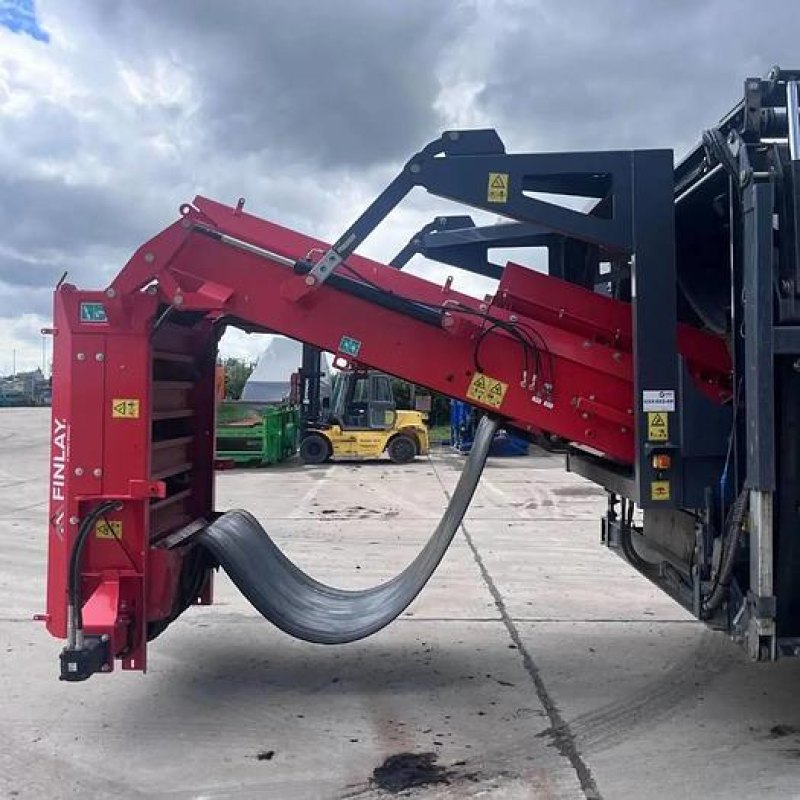 2023 Terex Finlay 883+ Mobile Scalping Screener