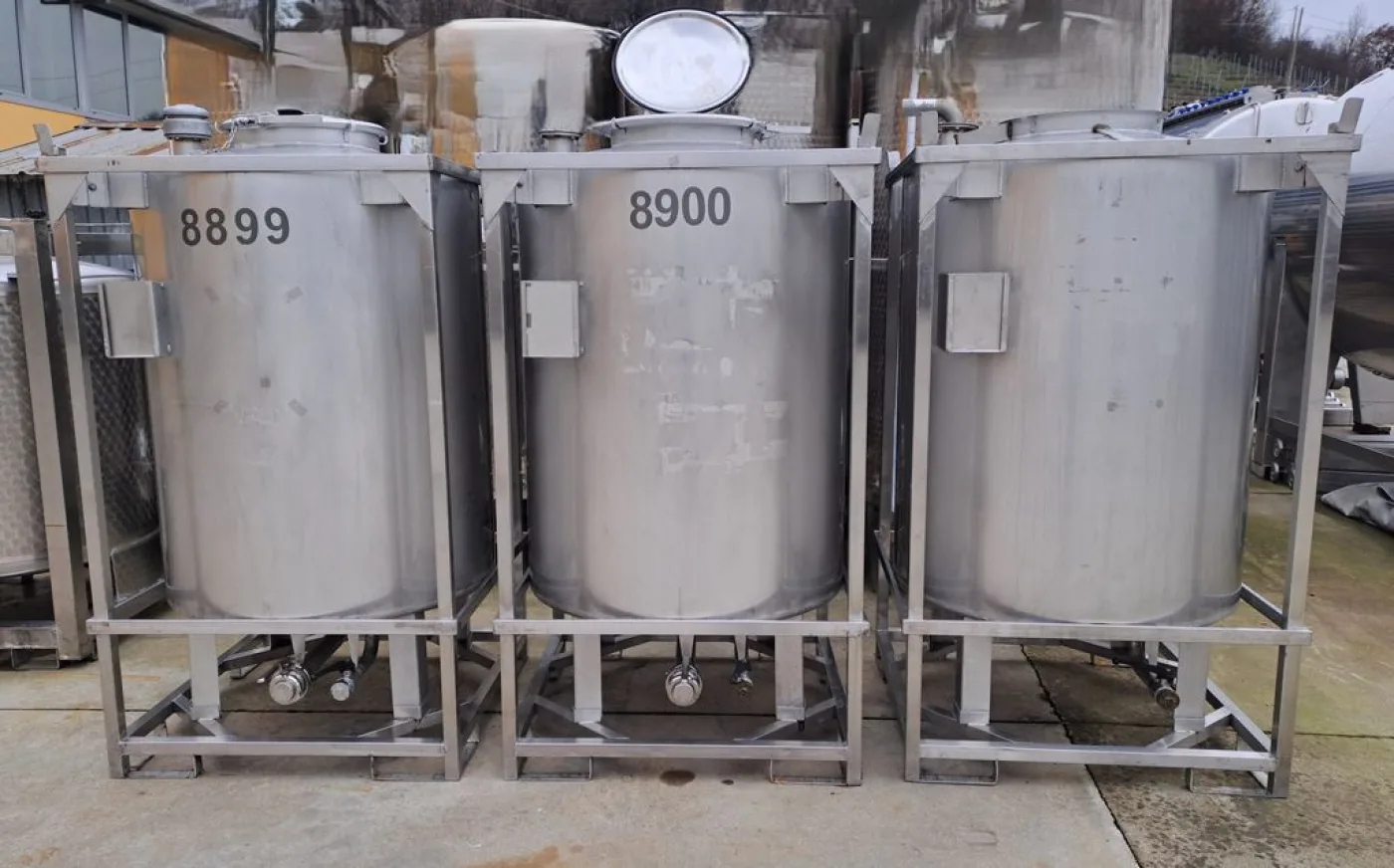 FORK-LIFTABLE/STACKABLE TANKS, CAPACITY 1000 LITERS, SECOND HAND EQUIPMENT - 3