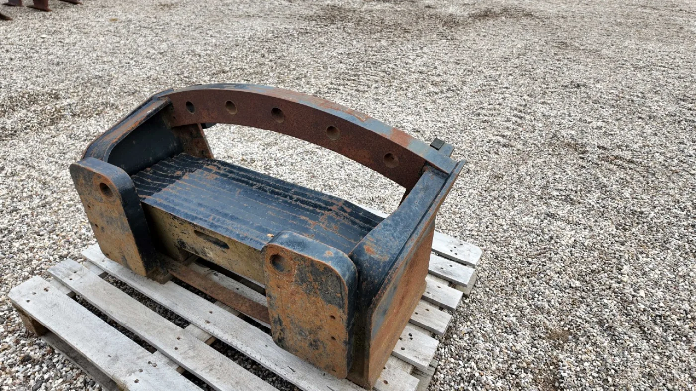 CAT Challenger Drawbar Support - 1