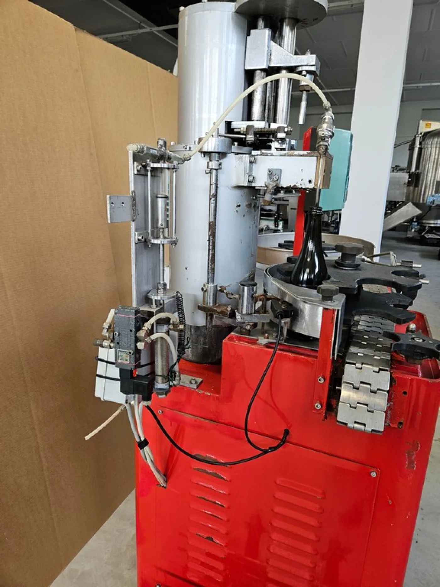 QUAGLIA E GIUSO AUTOMATIC CORKING MACHINE, SINGLE-HEAD FOR MUSHROOM CORK, WITH LIQUEUR DISPENSER, SECOND-HAND MACHINE - 4