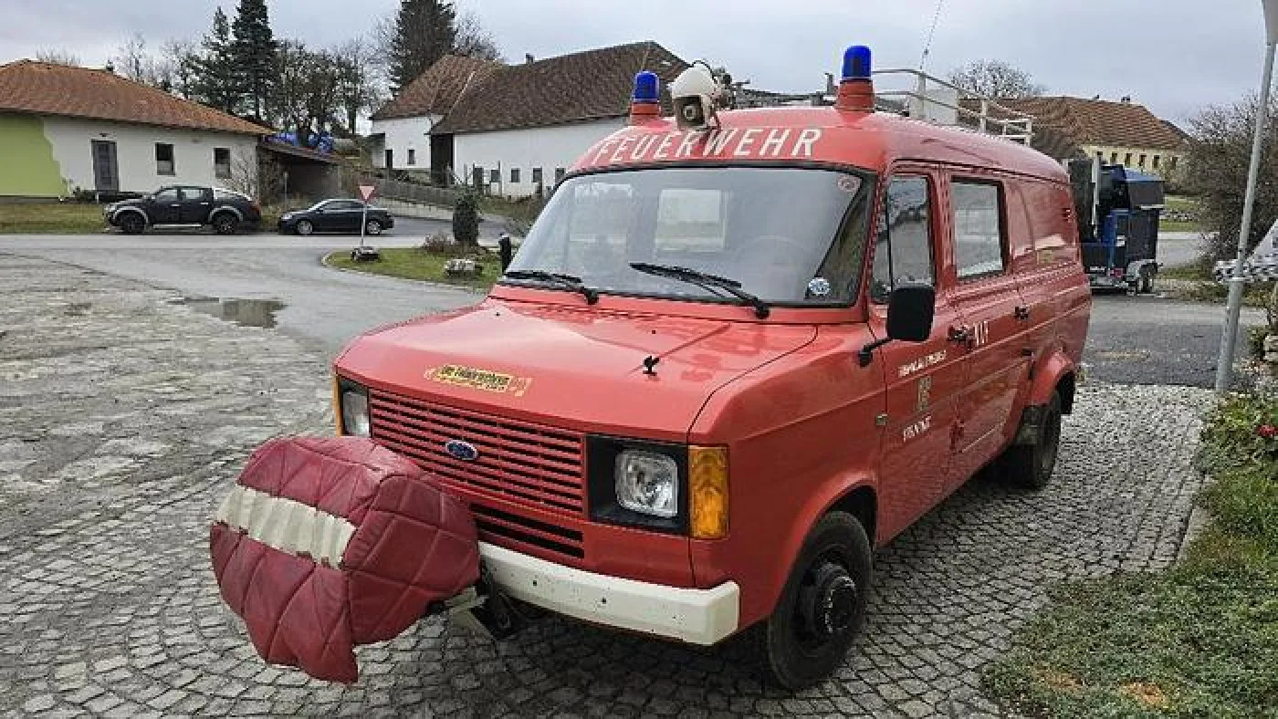 Ford Transit Feuerwehrauto - 2