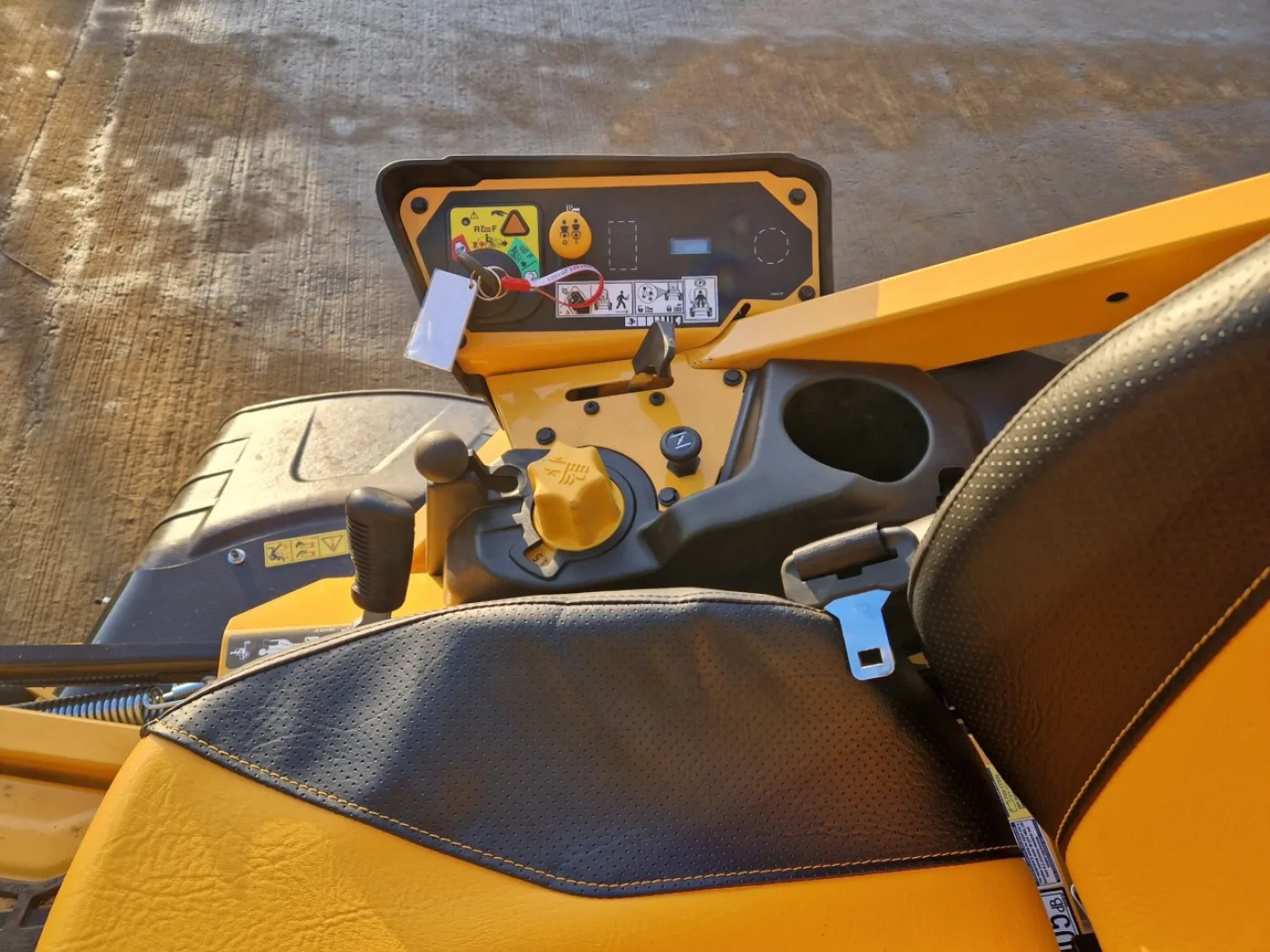 Cub Cadet XZ8 S122 Zero Turn Lawnmower - 4