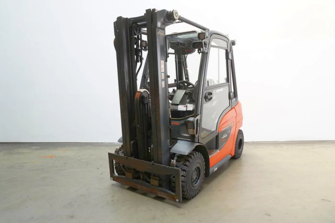 Frontstapler Linde H 25 T 1202 (2021) - 1