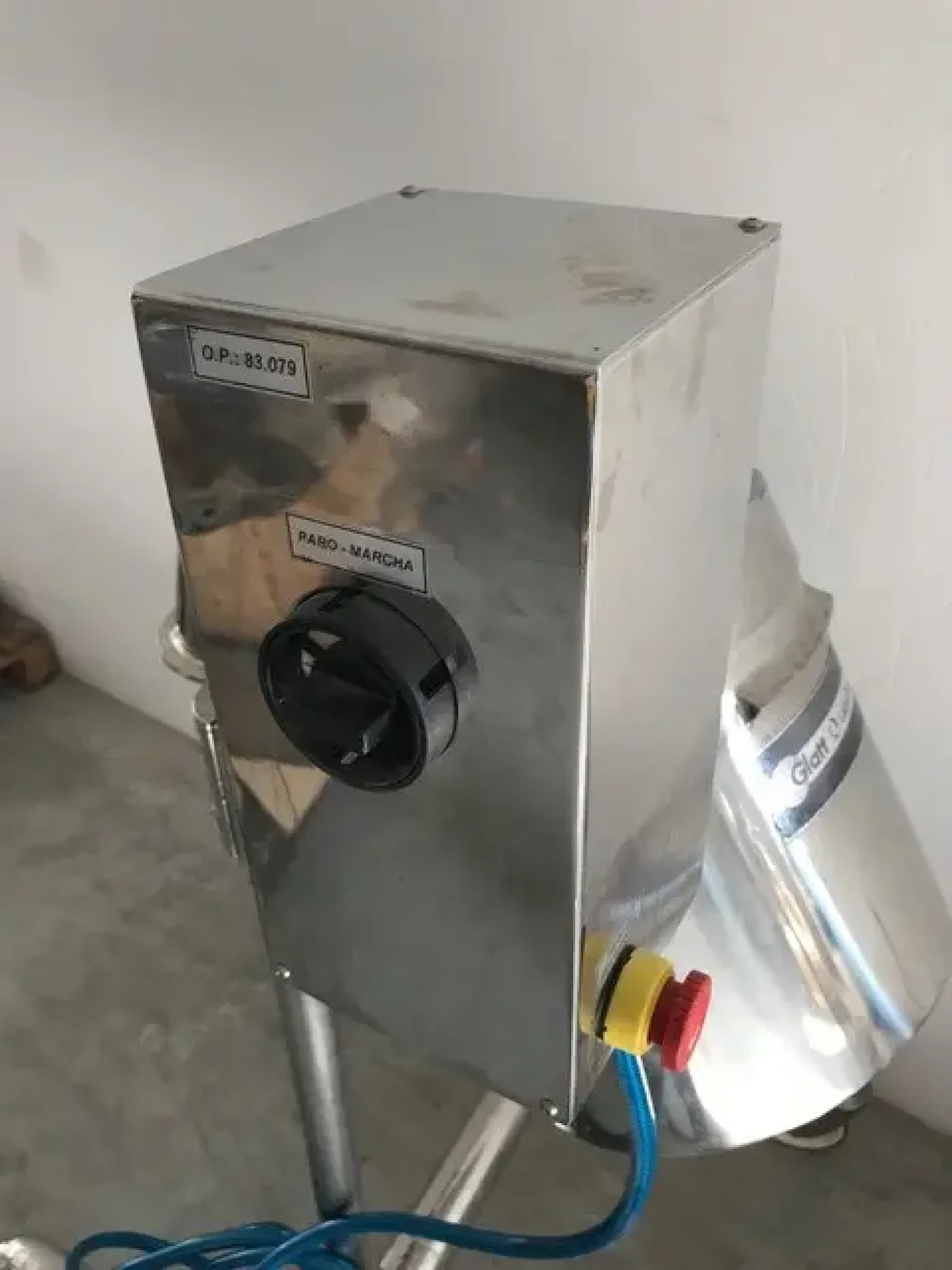 USED GLATT LABORTECNIC TR-100 SIEVER MACHINE - 4