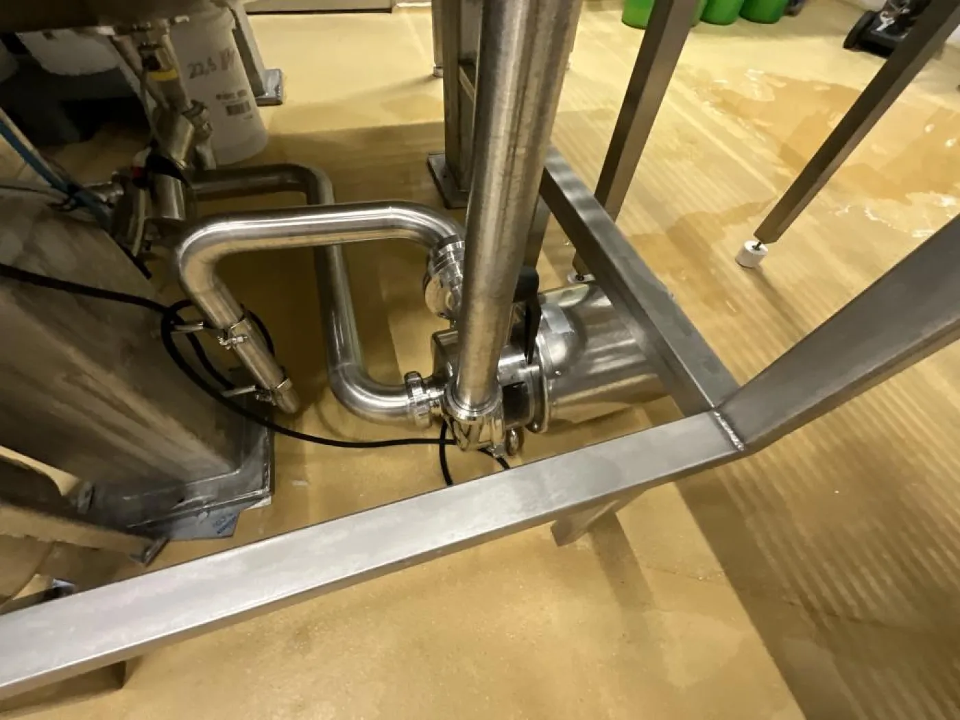 Chaudronnerie Tuyauterie Chaudronnerie Tuyauterie Stainless Steel Bulk Bag Dissolution Tank with Hoist, Pump and Filter - 7