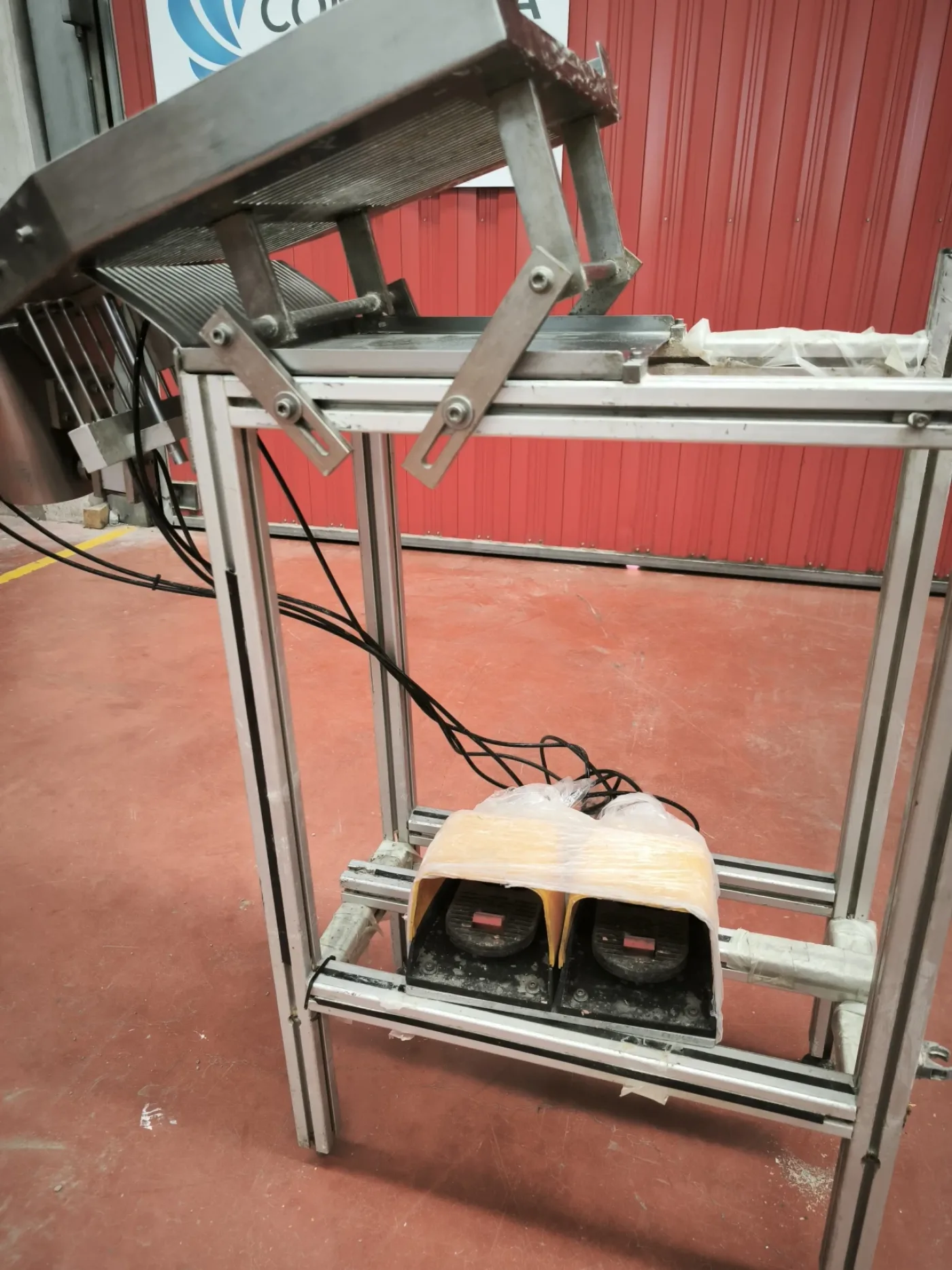USED SOLID DOSING STATION WITH SCREEN - 6