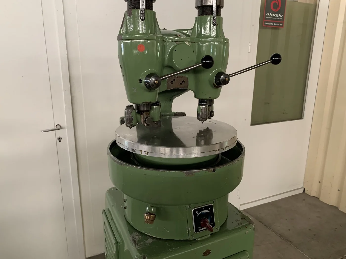 MACHINE A POLIR PLAN “TECHNICA” TYPE 1600 - 5