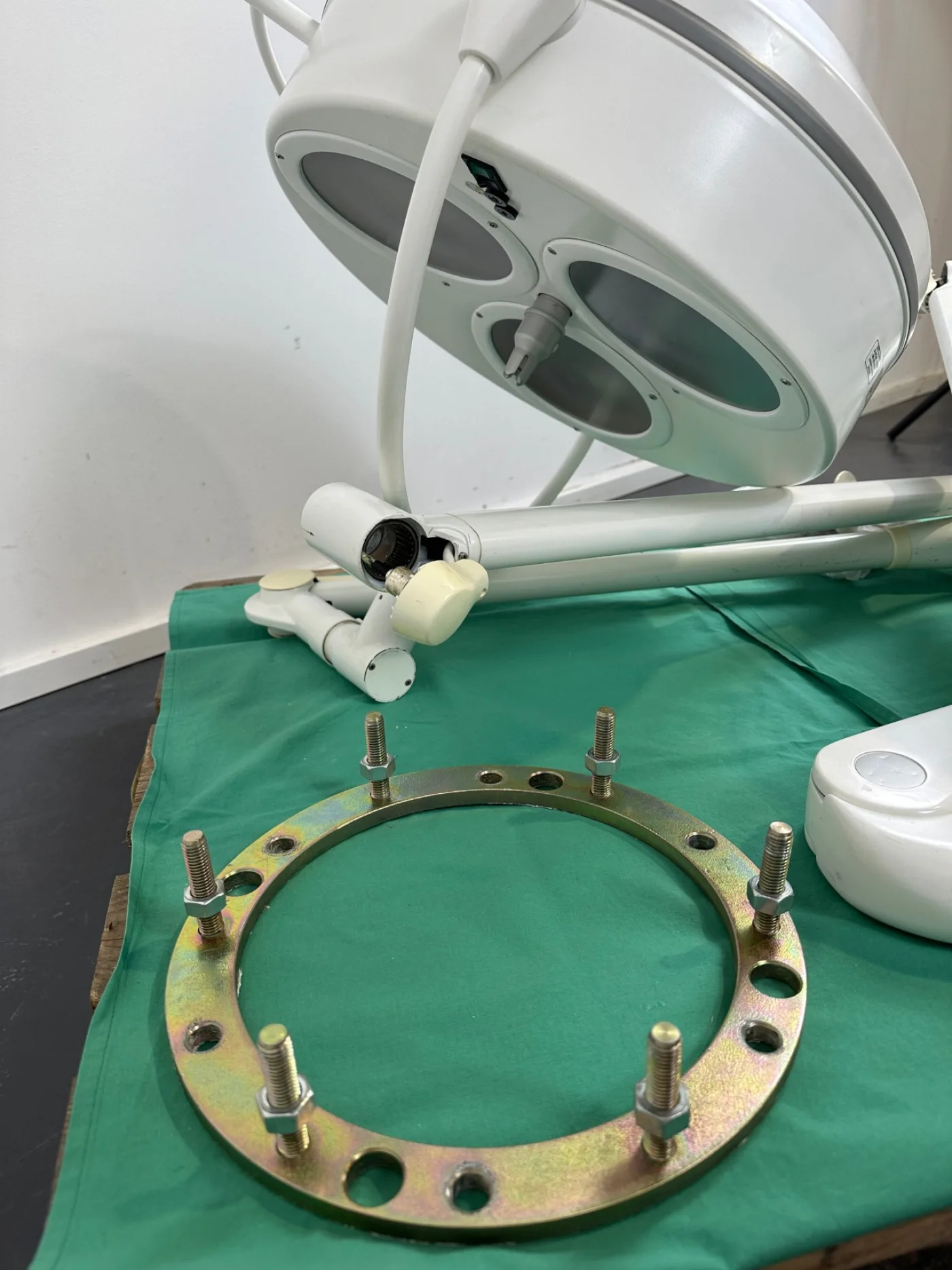 Dr. Mach TrigenFlex OP-Lampe Deckenmontage - 8