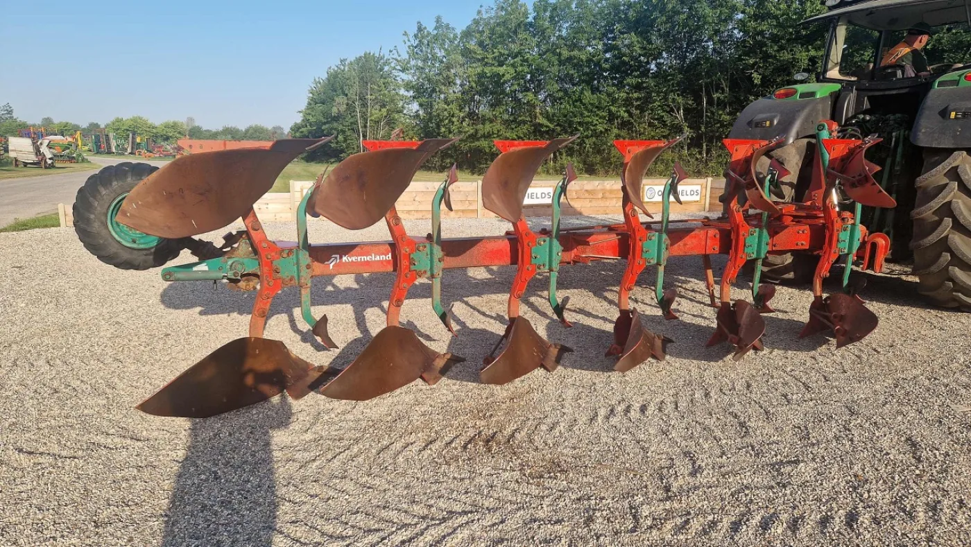 Kverneland LB85-300-28 6f hyd Vari-Width plough - 1