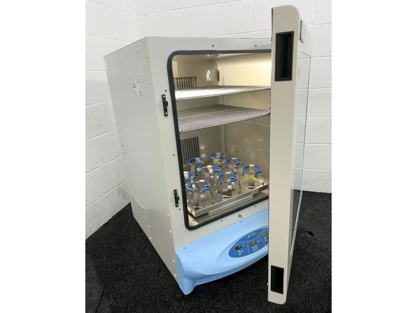 Thermo Max Q 6000 Incubator Shaker - 1