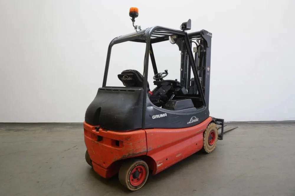 Frontstapler Linde E 25 336-02 (2011)