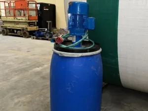 USED BLUE PLASTIC DRUM WITH AGITATION
