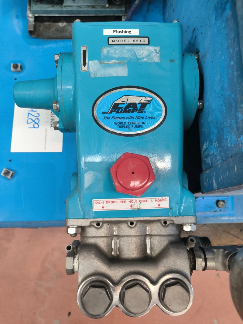 TRIPLE PLUNGER PUMP CAT PUMPS 661C 2.7 m3/h 207 bar