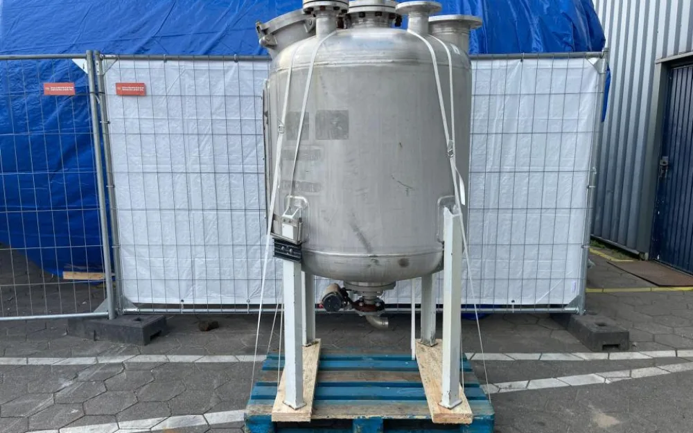 Vertical stainless steel tank / process vessel