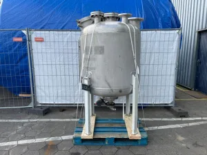 Vertical stainless steel tank / process vessel
